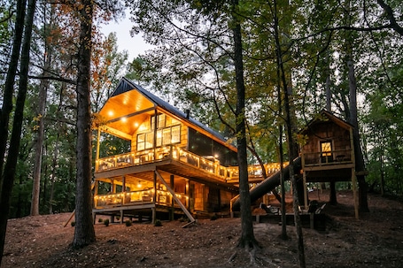 Exterior. The Treehouse, 2BR Hideaway by Velvet Ditch Villas