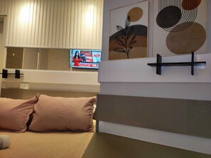 1 phòng ngủ, bàn, khu vực làm việc phù hợp cho laptop 