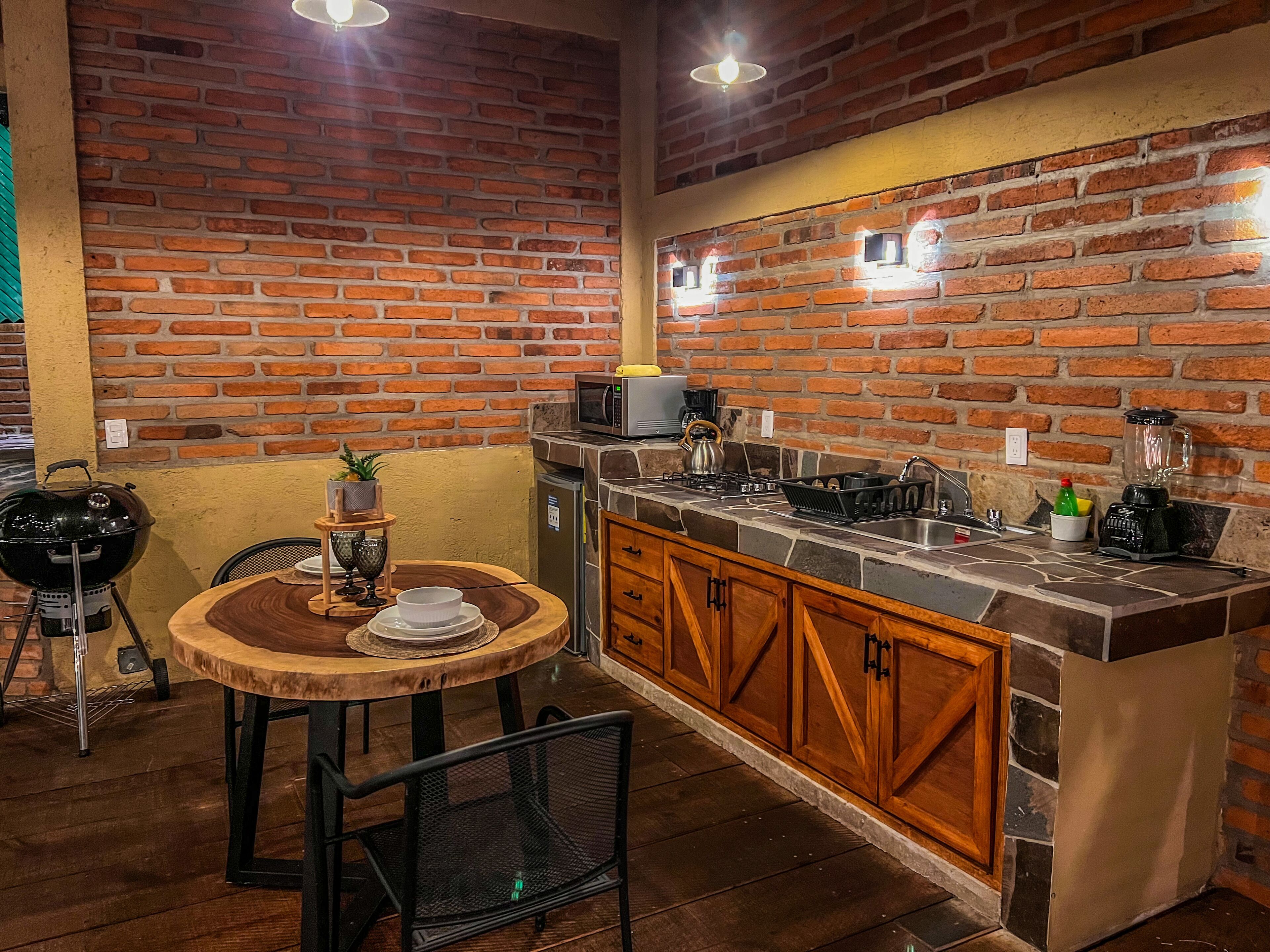 Cabaña de diseñador, vista a la montaña | Cocina privada | Cafetera y tetera y utensilios de cocina 