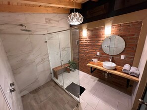 Deluxe Cabin, Mountain View | Bathroom | Rainfall showerhead, free toiletries, towels, soap - Las Morenas - Tres Lunas Domo (Mazamitla)
