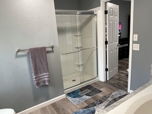Hair dryer, towels, soap, shampoo - 3 Bdrm 2 bath home, for 6,  in Fort Gaines < 3 mi. from Golf Course at Bagby (Fort Gaines)