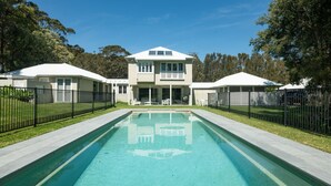 Pool - Echo Beach House (One Mile)