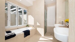 Douche, sèche-cheveux