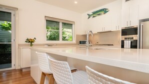 Coffee/tea maker, microwave, oven, stovetop - Echo Beach House (One Mile)