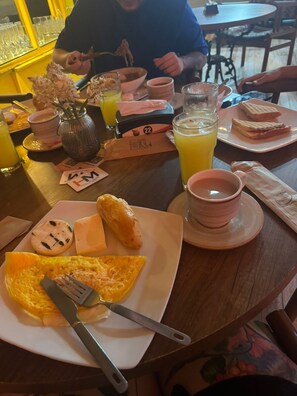Petit déjeuner continental compris tous les jours