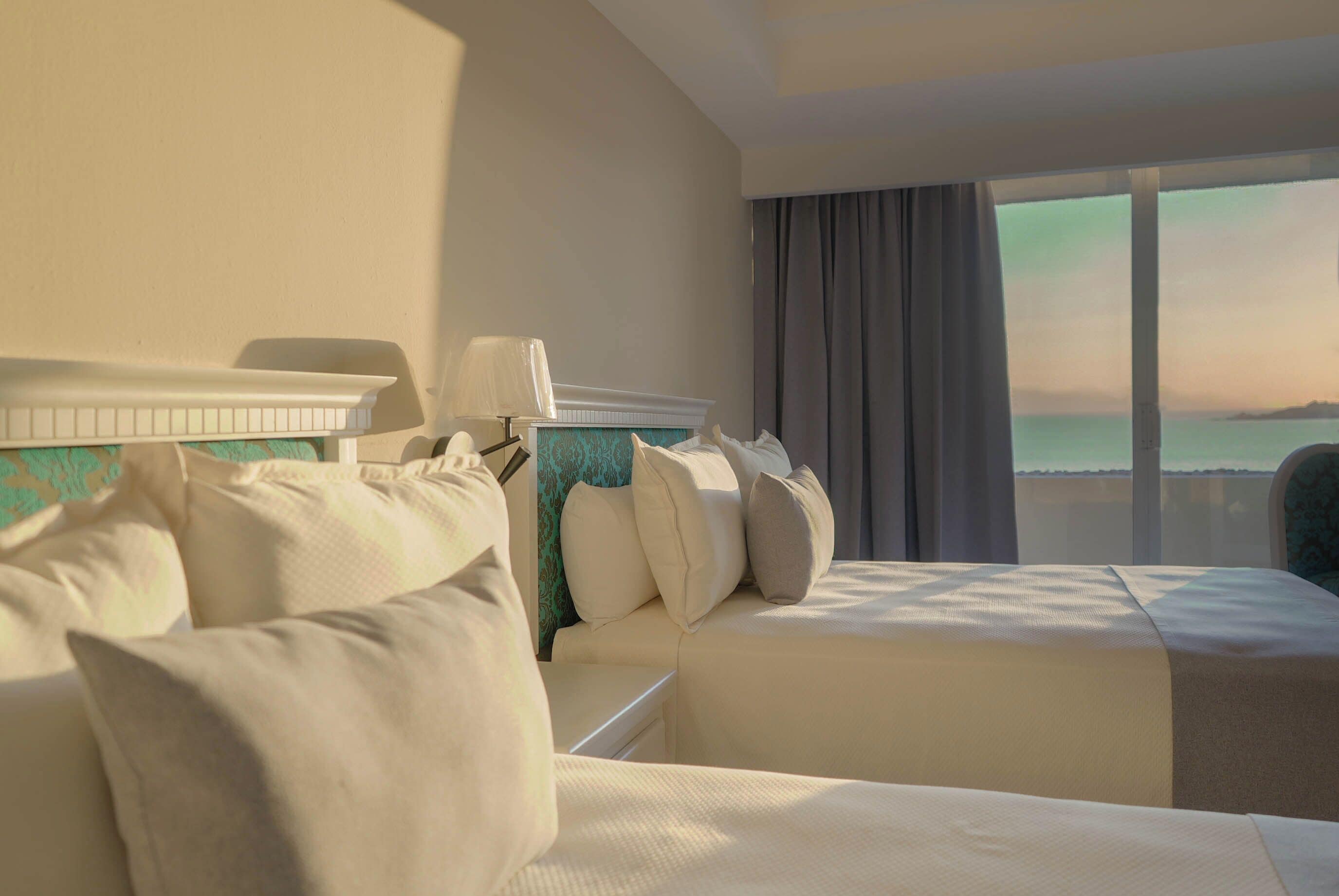 Habitación estándar, vista al océano | Tabla de planchar con plancha, cunas gratuitas y camas extra 