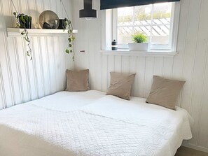 5 bedrooms, individually furnished - 10 Person Holiday Home in Tjome (Færder)