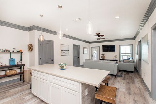 Spacious 5-bedroom house in Charming Long Beach 