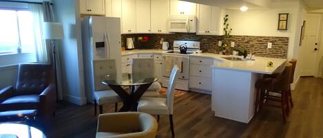 Microondas, horno, placa de cocina, lavavajillas