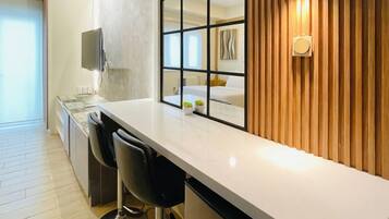 Iron/ironing board, bed sheets, wheelchair access