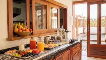 Free daily buffet breakfast