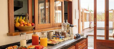 Free daily buffet breakfast