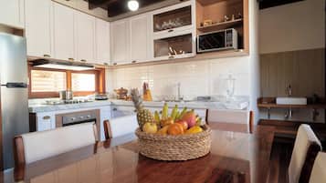 Family House, Balcony, Courtyard View | Private kitchen