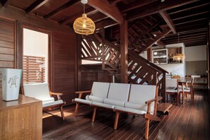 Family House, Balcony, Courtyard View | Living room | 65-inch Smart TV with digital channels, Netflix, streaming services - Villa do Zé (Jijoca de Jericoacoara)