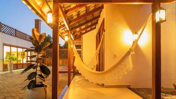 Deluxe-Bungalow, Balkon | 1 Schlafzimmer, hochwertige Bettwaren, kostenloses WLAN, Bettwäsche