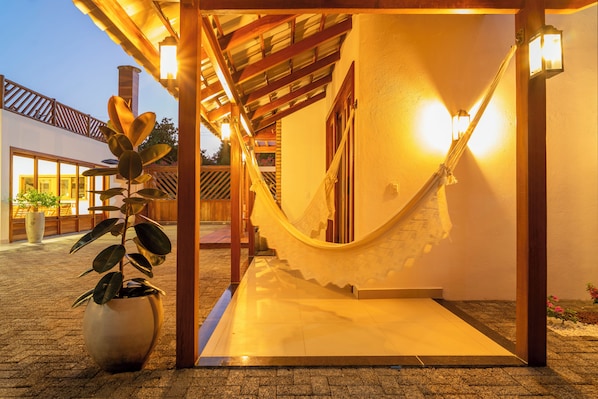 Bangalô luxo, sacada | 1 quarto, roupas de cama premium, Wi-Fi de cortesia, roupa de cama