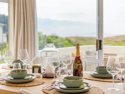 Sans Souchi - Whangamata Holiday Home