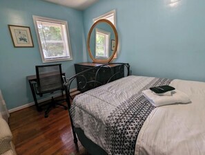 8 bedrooms, iron/ironing board, WiFi, bed sheets