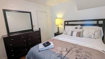 8 bedrooms, iron/ironing board, WiFi, bed sheets