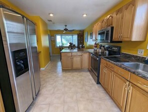 Fridge, oven, stovetop, dishwasher