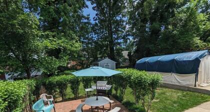 Hans' Villa - Charming 8 Bedroom Home with 2 Baths