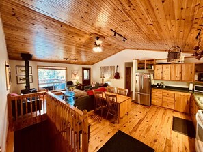 Televisión y chimenea 