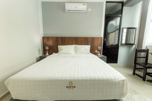 Rom – deluxe | Skrivebord for bærbar PC og wi-fi (inkludert)