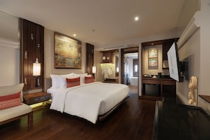 Deluxe Double Room, Bathtub | In-room safe, desk, laptop workspace, blackout drapes