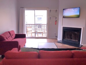 Smart TV y chimenea