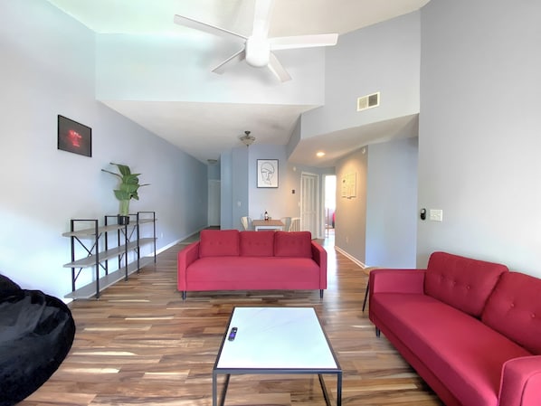 Smart TV, fireplace
