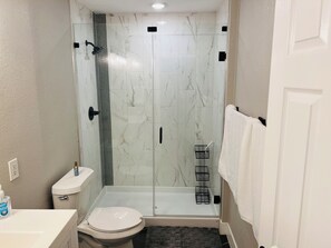 Bruser, håndklæder, Sæbe, Toiletpapir