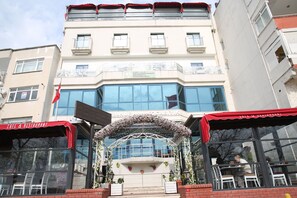 Exterior - ASIM VE NURHAN KOCABIYIK OGRETMENEVI (Istanbul)