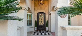 Luxe Desert Escape – Heated Pool & Game Room!