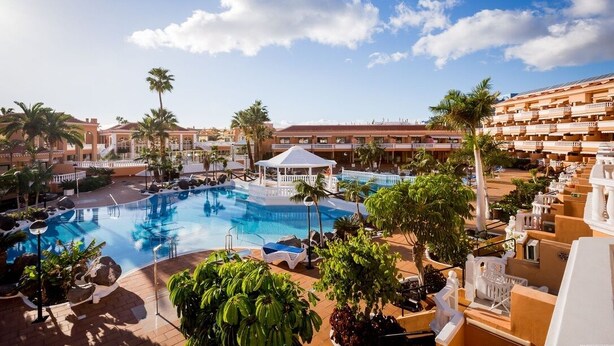 Pool - Tenerife Royal Gardens - Beachfront Bliss. Studio Apartment Sea/Pool views. (Playa de la Américas)