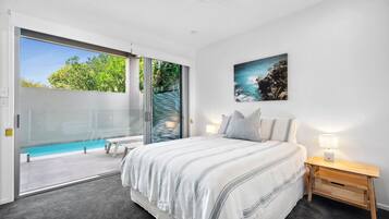 4 bedrooms, desk, WiFi