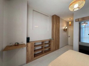 1 bedroom, iron/ironing board, WiFi, bed sheets - Double Room with Terrace (Batumi)