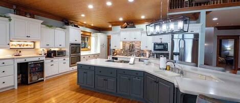 電子レンジ、オーブン、コンロ、食器洗い機