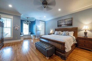 6 slaapkamers, een strijkplank/strijkijzer, wifi, beddengoed