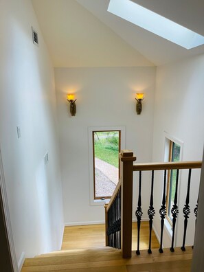 Interior - Charming guesthouse in castle in delightful Woodstock with office space (Kingston)