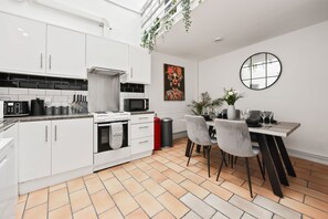 Private kitchen - 3-bedroom apartment in Shoreditch (Greater London)