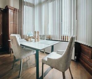 Apartment | Dining