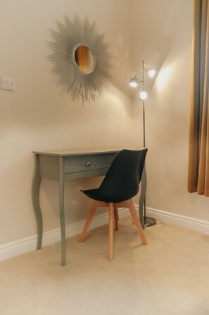 Apartment | Interior - Chic & Cheerful 1bedroom in Historic Building (Sheffield)