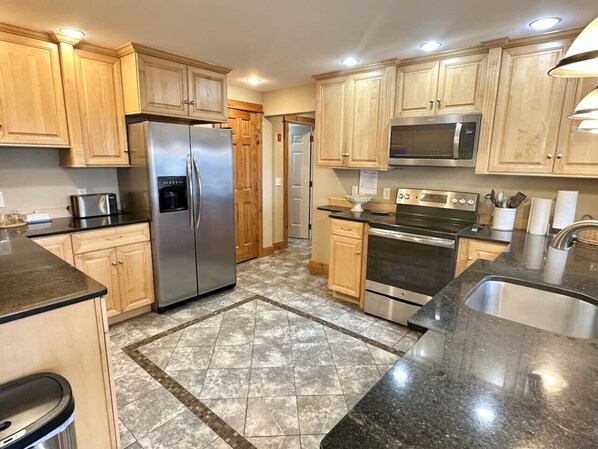 Refrigerador, microondas, horno, placa de cocina