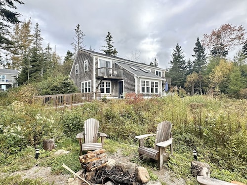 Large Private Beachfront Home Getaway [Cove House]