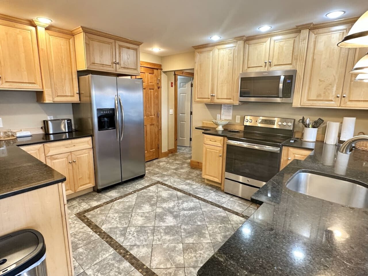 雪櫃、微波爐、焗爐、爐具