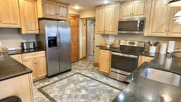 雪櫃、微波爐、焗爐、爐具