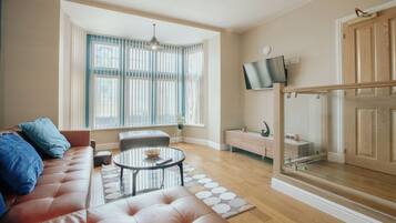 Apartment | Living area | TV