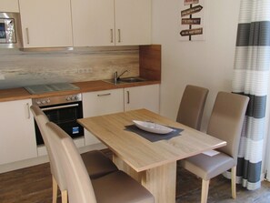 Apartment | Private kitchen | Highchair - Ferienwohnung im Erdgeschoss in Nessmersiel (Dornum)