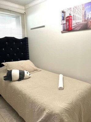 4 bedrooms, iron/ironing board, WiFi, bed sheets