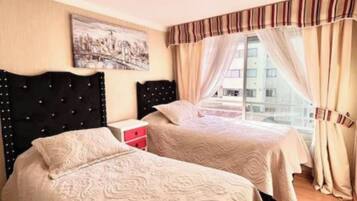4 bedrooms, iron/ironing board, WiFi, bed sheets